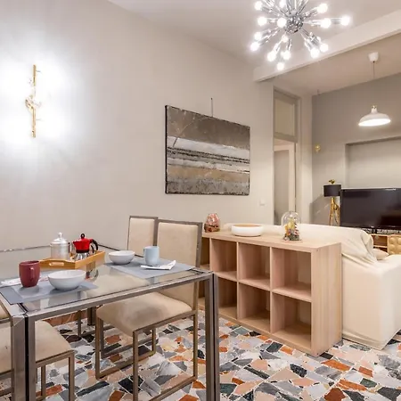 Book Now! A 1 Min Walk From Duomo Of 아파트 *