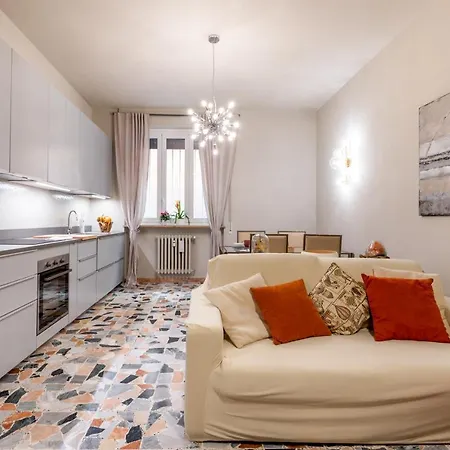 Book Now! A 1 Min Walk From Duomo Of *