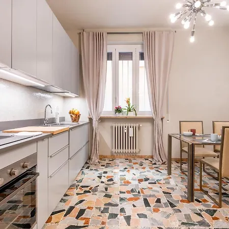 Book Now! A 1 Min Walk From Duomo Of Apartament *