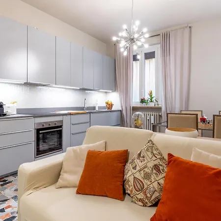 Book Now! A 1 Min Walk From Duomo Of Appartamento Parma