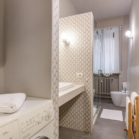 아파트 Book Now! A 1 Min Walk From Duomo Of