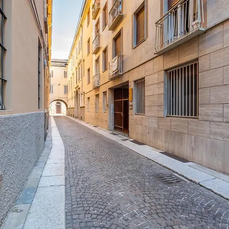 Book Now! A 1 Min Walk From Duomo Of * Parma