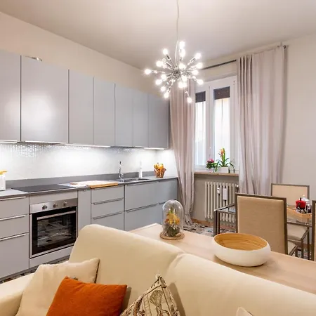 Book Now! A 1 Min Walk From Duomo Of 아파트 *