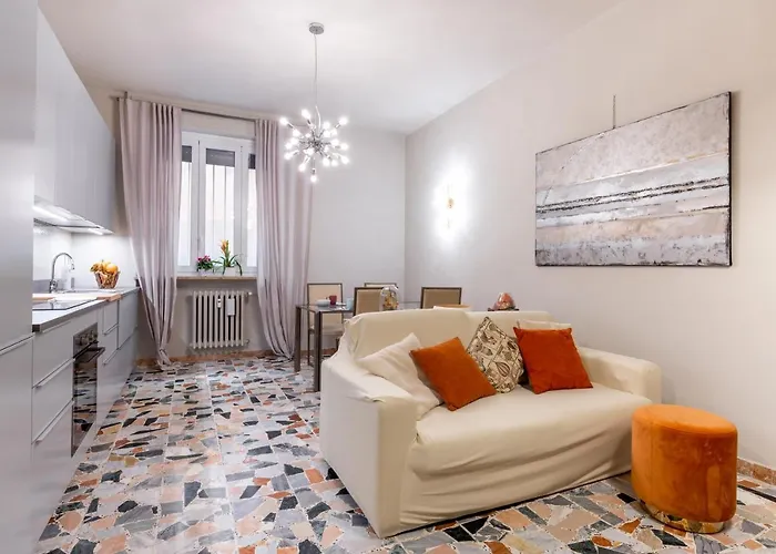 Book Now! A 1 Min Walk From Duomo Of Appartamento Parma